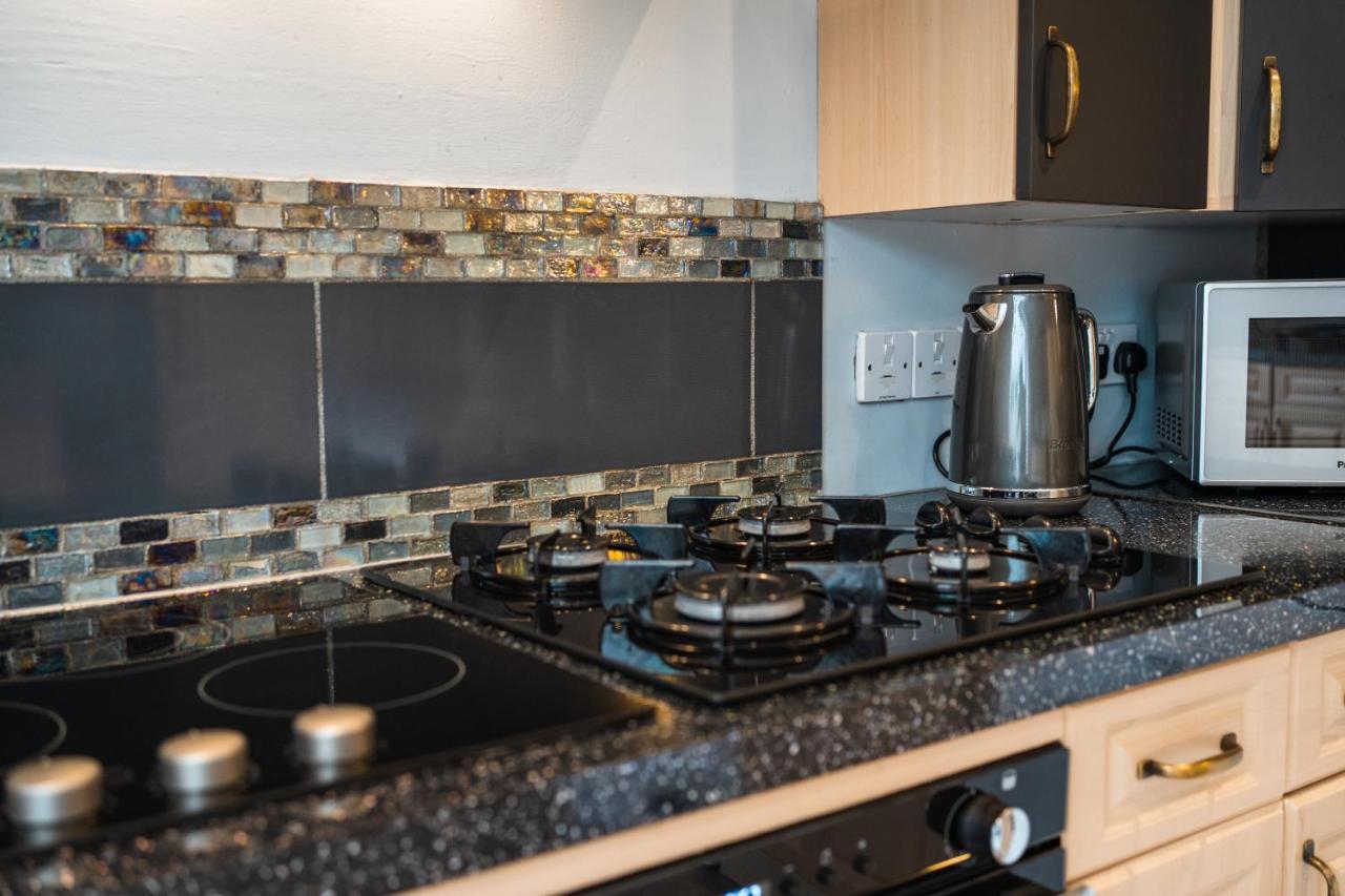 Beautiful Town House With Private Garden And Patio Villa Canford Magna Dış mekan fotoğraf